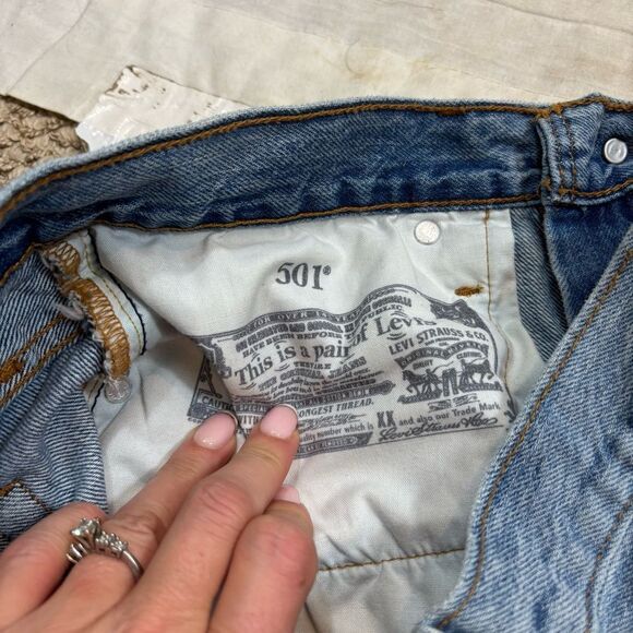Ladies Levi’s 501 Button Fly Distressed Cut Off Shorts 32” Waist High Rise - Picture 7 of 12